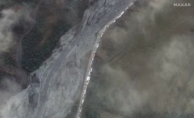 Спутниковые снимки зафиксировали 16-ти километровую очередь транспорта на границе россии и Грузии