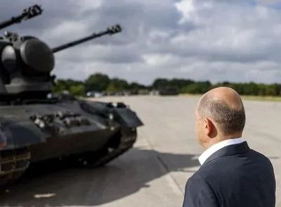 Німеччина свідомо не дає Україні танків, щоб не спровокувати війну між НАТО та росією – Шольц