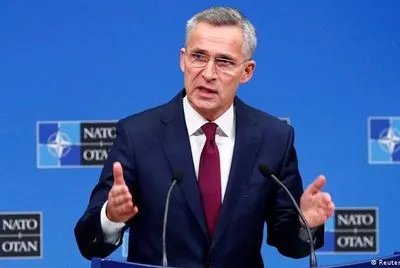 Столтенберг скликав екстрене засідання, на якому закликав країни НАТО збільшити арсенали озброєння для допомоги ЗСУ