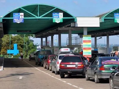 На кордоні з Польщею обмежили проїзд автомобілів