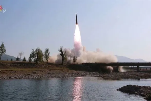 Північна Корея втретє за тиждень запустила балістичні ракети за кілька годин після того, як віце-президент США відвідала демілітаризовану зону