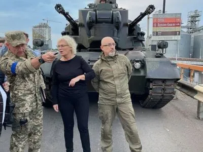 Министерша обороны Германии неожиданно приехала в Одессу