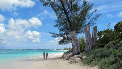 ЕС включит Багамы в "черный" список налоговых убежищ