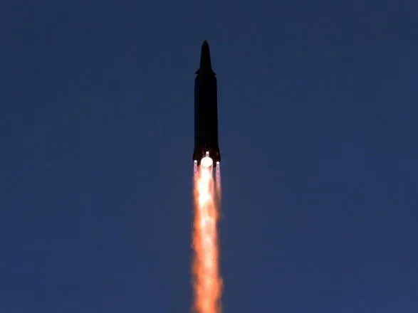 Північна Корея запустила балістичну ракету над Японією