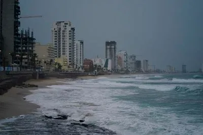 Ураган Orlene обрушився на тихоокеанське узбережжя Мексики