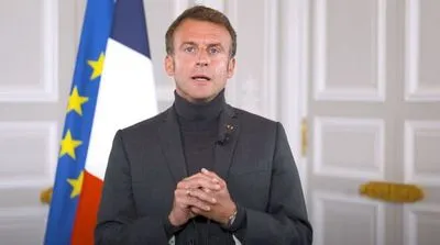 Водолазка замість традиційної сорочки: французький президент продемонстрував новий стиль через прагнення заощадити на опаленні