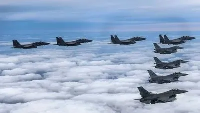 Ответ на запуски КНДР: боевые самолеты Южной Кореи и США проводят учения по бомбардировке