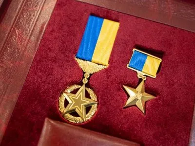 Зеленский присвоил звание Герой Украины командирам с "Азовстали"
