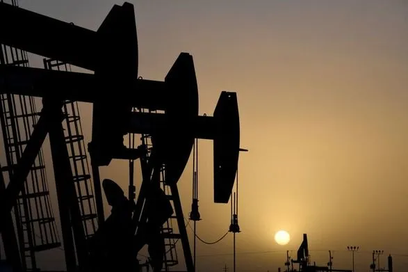 Цена нефти Brent держится возле 92 долл. накануне переговоров ОПЕК+ о сокращении поставок