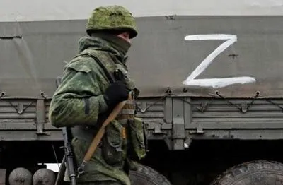 Вооруженные гранатами и автоматами и очень опасны: группа военных рф сбежала из Херсона в Крым
