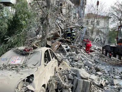 Ворожа атака на Запоріжжя: з-під завалів будинку дістали тіла трьох загиблих - ДСНС