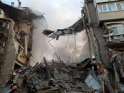 Вражеская атака на Запорожье: из-под завалов вытащили 16 человек, ищут еще троих
