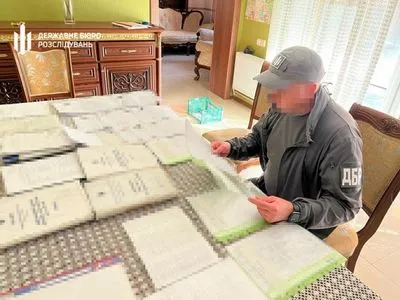 ДБР у звільнених населених пунктах Донеччини виявило штаб окупантів з важливою документацією