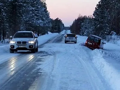 Дефицит топлива и противогололедных реагентов: к чему водителям стоит готовиться зимой