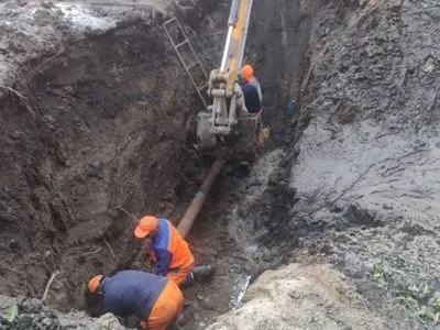 Ракетный удар по Запорожью: коммунальщики отремонтировали поврежденный участок водовода