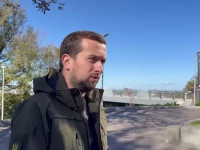 "Нас пытаются запугать": заместитель главы ОП прокомментировал удар возле стеклянного моста в Киеве