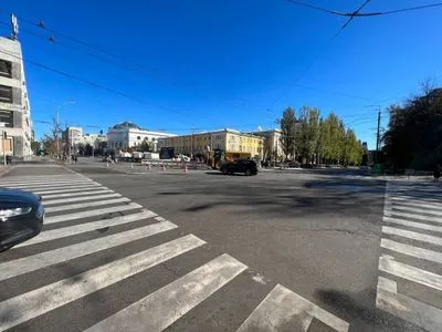 После ракетного удара: в Киеве полностью восстановили движение по бульвару Шевченко