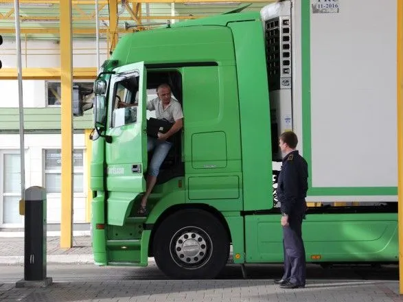Україна отримала додаткові квоти на вантажні перевезення