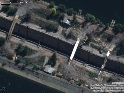 Российские захватчики обустроили несколько переправ возле Каховской ГЭС – спутник