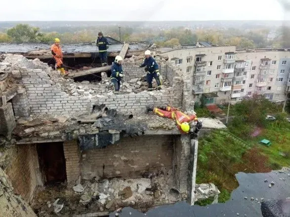 Герои без оружия: показали, как спасатели ликвидируют последствия войны