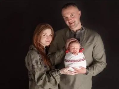 Освобожденная из плена медик "Азова" Мамонова вместе с мужем и дочерью провели первую фотосессию