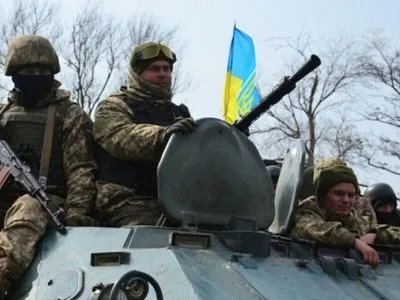 Украинские защитники уничтожили почти 40 оккупантов, вражеский танк и 4 вертолета