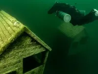 Дайвери показали знімки підводного села в одному з "найчистіших озер Німеччини"