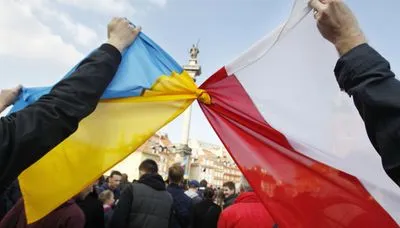 Опитування: стало відомо, звідки українці за кордоном дізнаються про події в країні