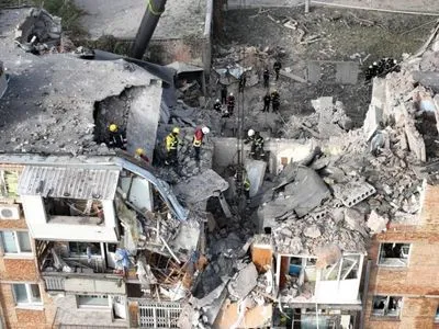 Ракетний обстріл будинку та човникової станції у Миколаєві: загинуло восьмеро людей