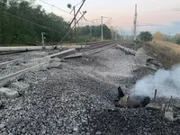 У росії заявили, що зупинили рух поїздів в бєлгородській області через уламки ракет