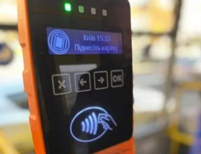 У Києві запустили оплату банківською карткою в автобусах