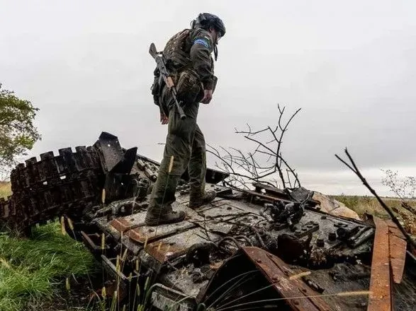 Украинские защитники уничтожили почти 20 оккупантов, 2 самоходные гаубицы "Мста-С" и вражеский танк