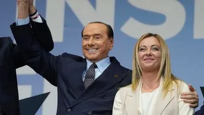 Гучна перемога Мелоні на виборах в Італії минулого місяця не влаштовує Сільвіо Берлусконі: деталі