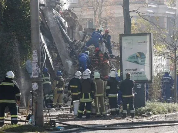 Атака дронов на Киев: из-под руин жилого дома получили четвертого погибшего