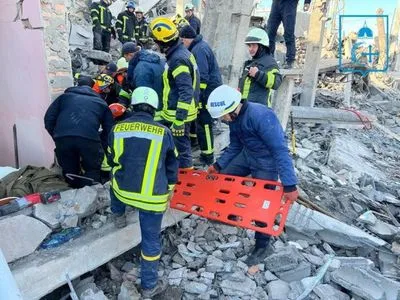 Утренний ракетный удар по Сумской области: из-под завалов спасли 2 человек, поиски других продолжаются