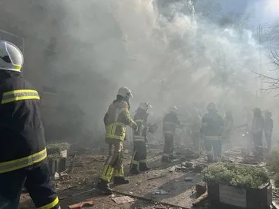 Атака дронов на Киев: из-под завалов дома достали тело погибшей женщины - Кличко