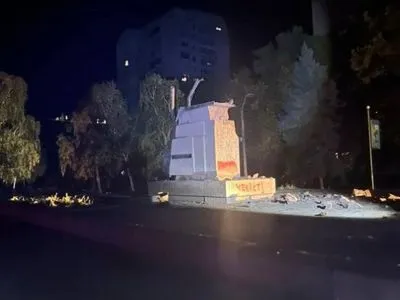 В Николаеве уничтожили памятник "чекистам"