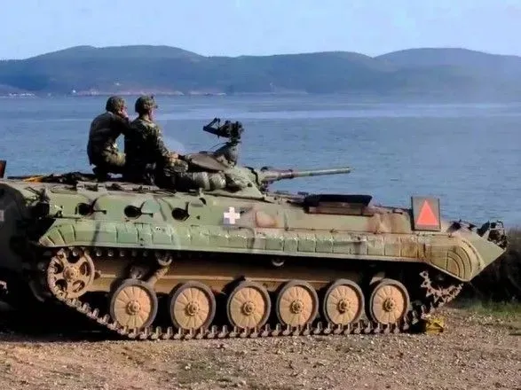 Греция начала передавать Украине бронированные машины пехоты – Кулеба