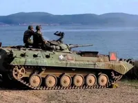 Греція почала передавати Україні броньовані машини піхоти – Кулеба
