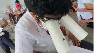 Шапки із картону, окуляри з паперу та шоломи для мопедів: як на Філіппінах боряться із “шахрайством” під час складання іспитів