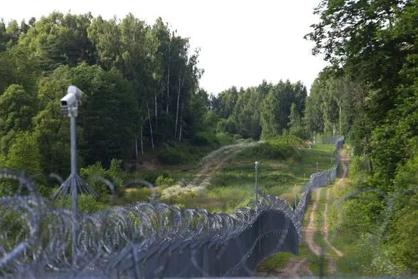 Польща обмірковує будівництво бар'єру на кордоні з Калінінградом