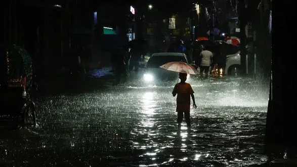 tsiklon-udariv-po-bangladesh-zaginuli-15-lyudey-vidklyucheno-elektriku