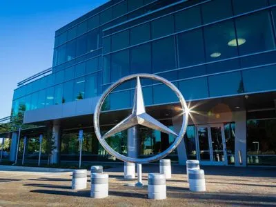 Mercedes-Benz йде з ринку рф та продає активи - Reuters