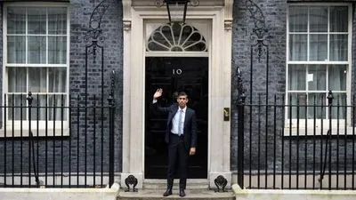 Сверхбогатый премьер-министр Великобритании переедет в маленькую квартиру на Даунинг-стрит