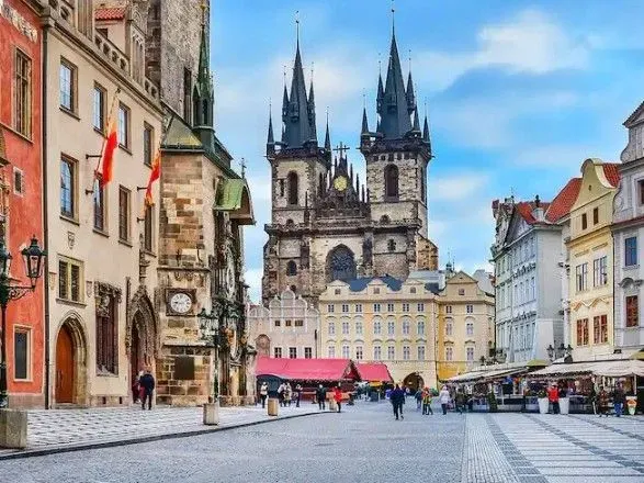 Прага офіційно стала "містом-рятівником": Зеленський підписав указ