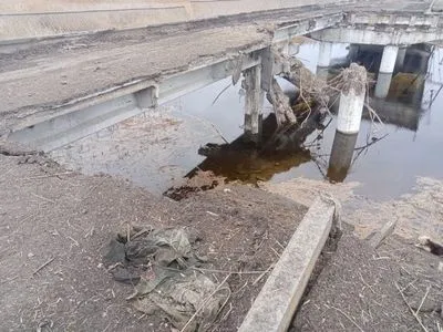 "Їм дуже страшно": на Луганщині росіяни підірвали міст через річку Красна