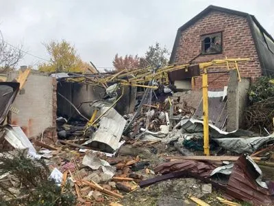 Донецкая область: оккупанты нанесли ракетный удар по Дружковке, попали по территории школы и частным домам