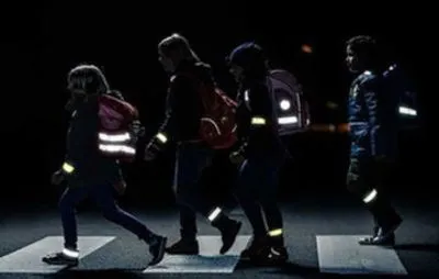 Коли немає вуличного освітлення: у МВС дали поради, як вдягатися вночі