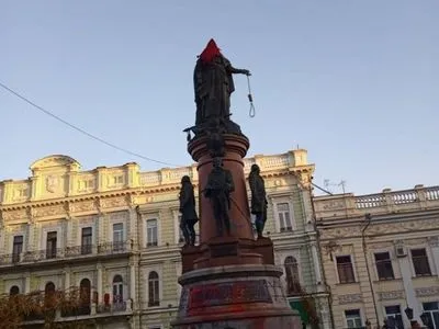 В Одессе в очередной раз облили краской памятник Екатерине II