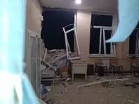 Донеччина: окупанти обстріляли лікарню у Торецьку, є пошкодження